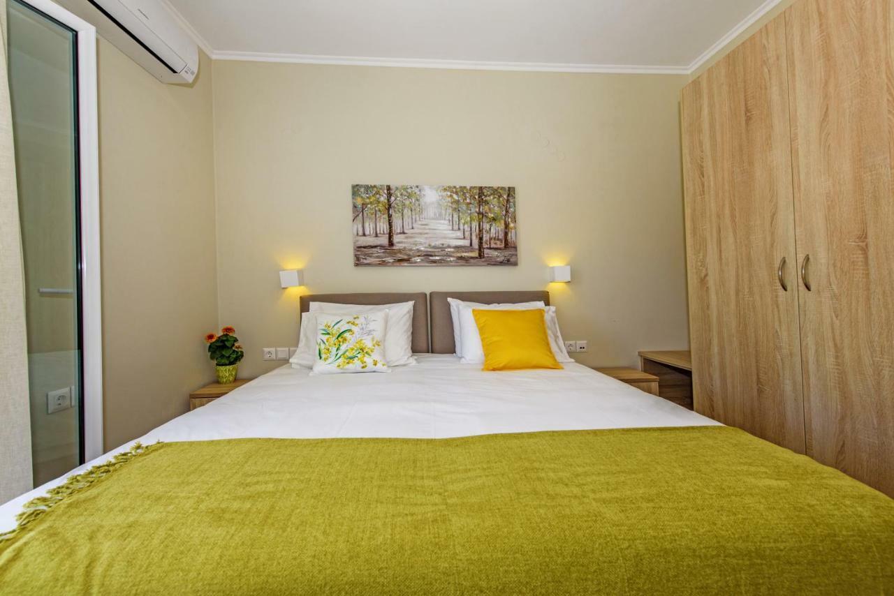 Villa Ellie - Heated Pool, Playground, Garden & Bbq! Vederoi Екстер'єр фото